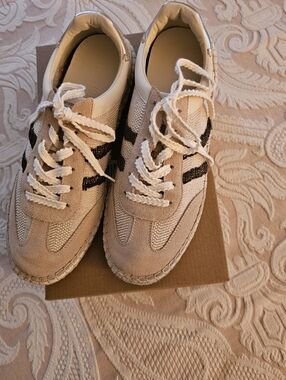 Steve Madden Beige/Brown Chrochet And Beaded Sneaker